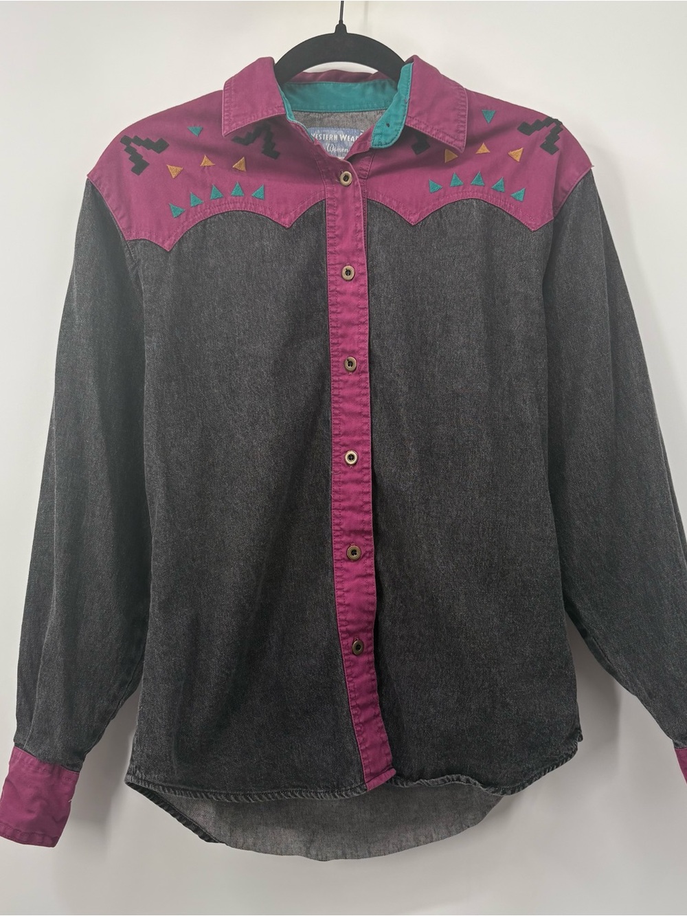 Vintage-Inspired Women's Button-Down Western Shirt in Charcoal and Magenta